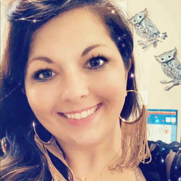 Meet your Posher, Bridgette - Picture 2 of 2